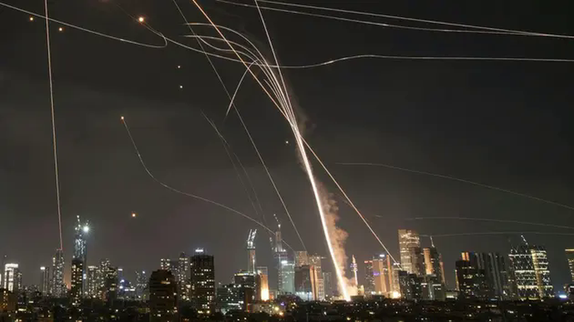 Iran phóng hàng trăm tên lửa đạn đạo vào Israel