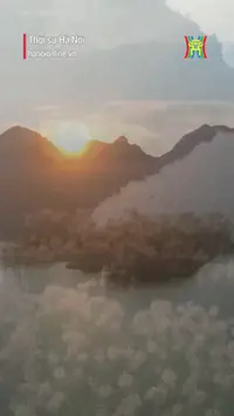 Hồ Tuy Lai: 'Vịnh Hạ Long thu nhỏ' giữa lòng Hà Nội