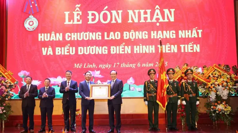 Huyện Mê Linh đón nhận Huân chương Lao động hạng Nhất