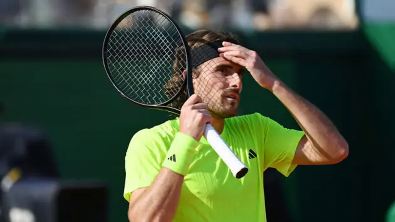 Stefanos Tsitsipas bị loại ngay vòng 2 Halle mở rộng
