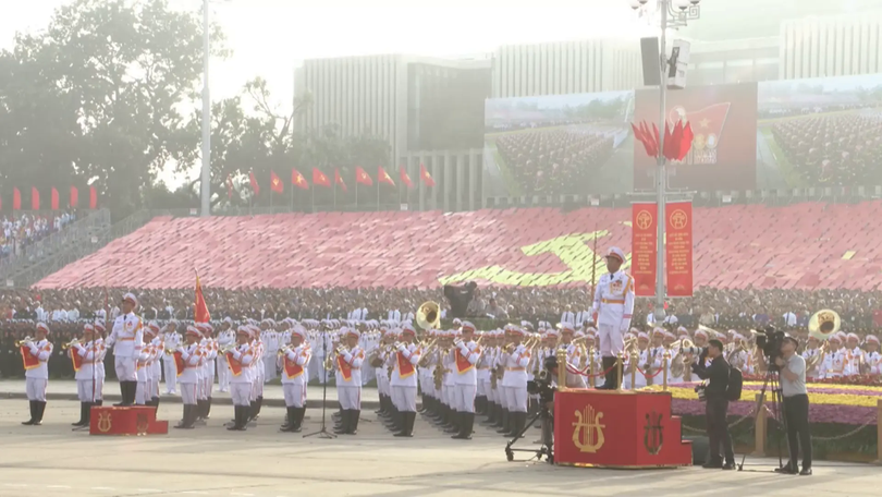 Hàng triệu người cùng hát Quốc ca ở Hà Nội