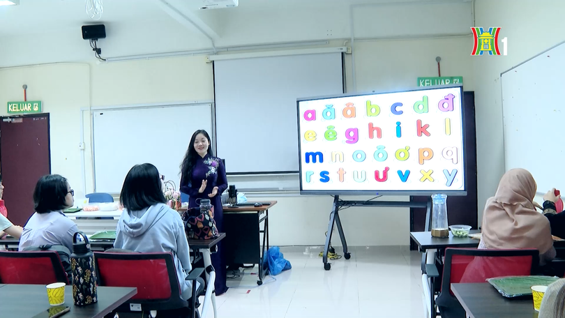 Cô giáo người Việt đưa tiếng mẹ đẻ đi khắp ASEAN | Người Việt 5 châu | 01/03/2026