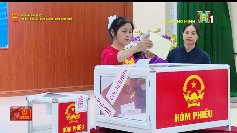 Cử tri xã Quang Minh náo nức thực hiện quyền công dân