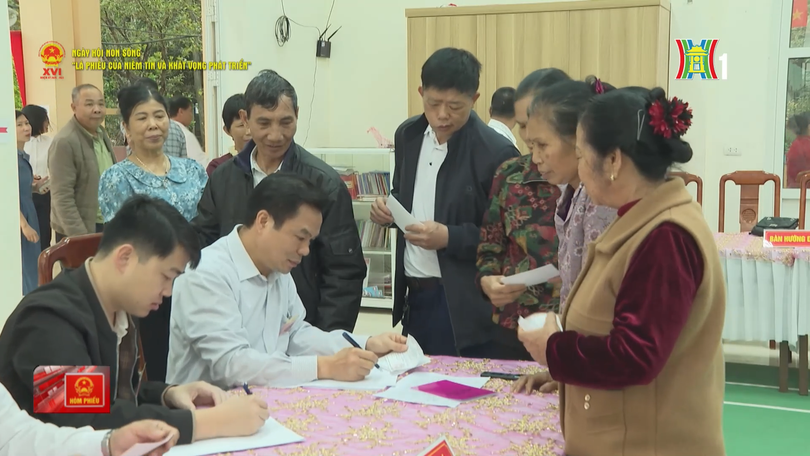 Cử tri xã Hát Môn hưởng ứng ngày hội toàn dân