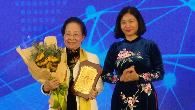 Giao lưu các thế hệ nhận Giải thưởng Kovalevskaia