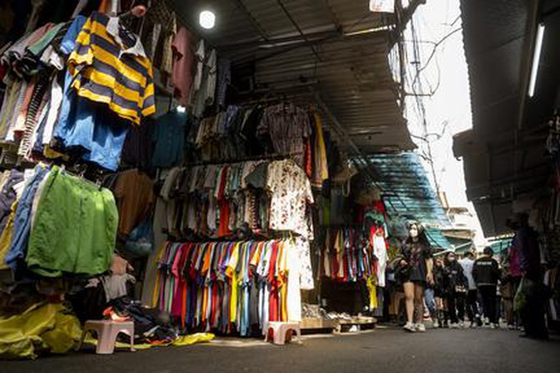 Thăm chợ bán đồ second-hand ở Hà Nội