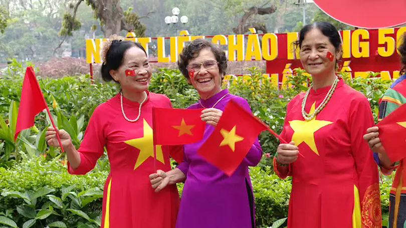 Người dân háo hức mừng ngày hội hòa bình, thống nhất