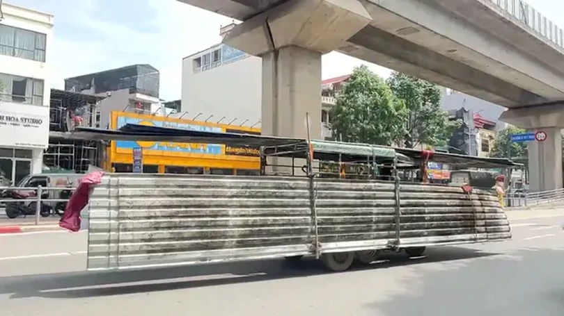 Xe ba bánh chở cồng kềnh gây 'nhức nhối' đô thị