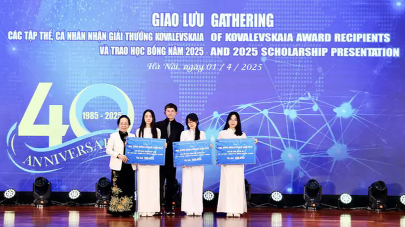 Ba nữ sinh xuất sắc nhận học bổng Kovalevskaia