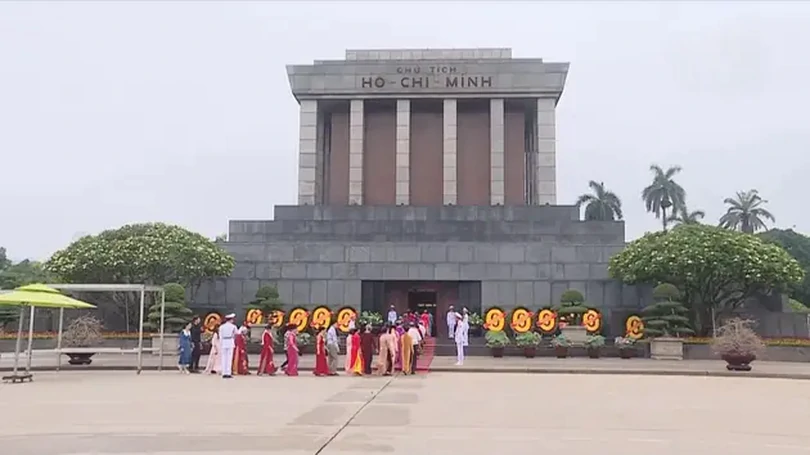 Tạm ngừng tổ chức vào Lăng viếng Chủ tịch Hồ Chí Minh