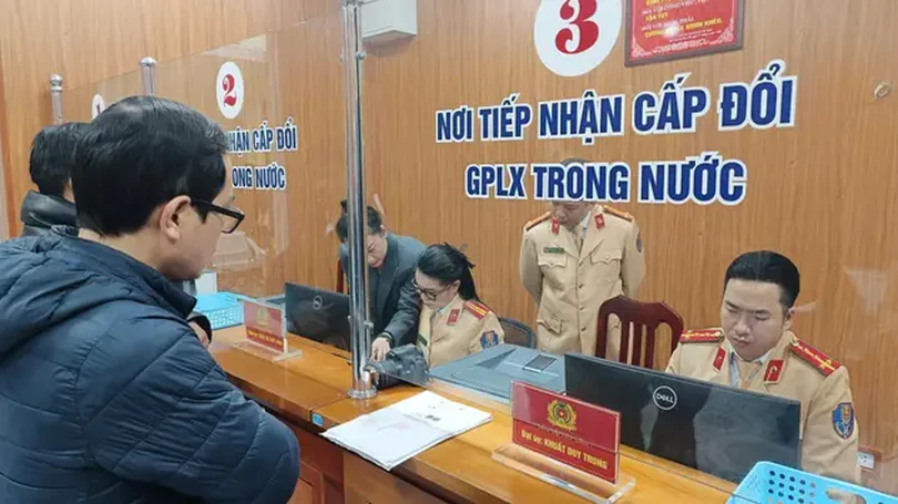CSGT tăng cường tiếp nhận hồ sơ cấp, đổi GPLX trực tuyến