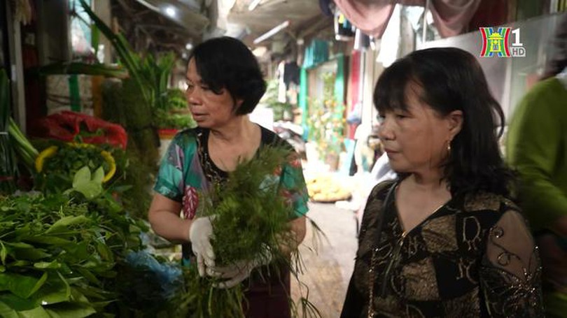 Thú vị hàng lá ở chợ truyền thống