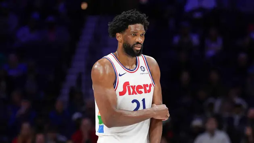 Trung phong Joel Embiid phẫu thuật khớp gối trái
