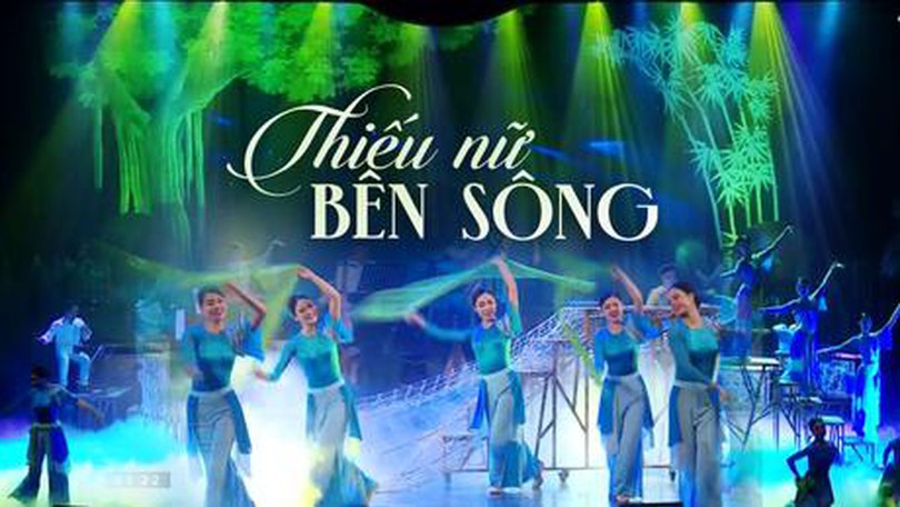 Thiếu nữ bên sông