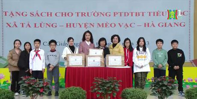 Tết sẻ chia cùng học sinh vùng cao