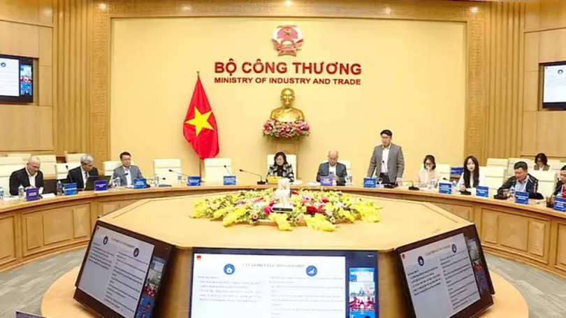 Hệ thống thương vụ nước ngoài đóng vai trò then chốt