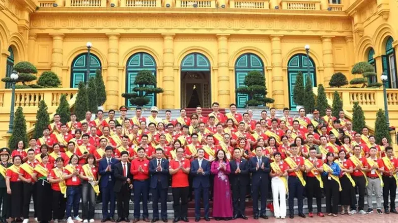 Phó Chủ tịch nước gặp mặt 100 người hiến máu tiêu biểu