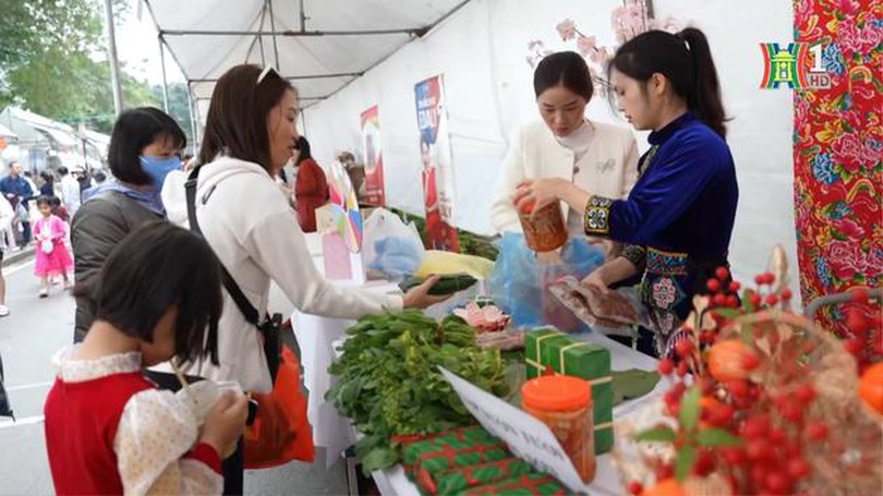 Chợ Tết ở chung cư, nét văn hóa mới thời hiện đại