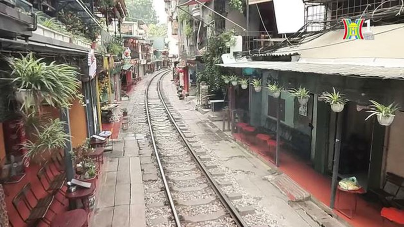 Nhịp sống bên đường ray