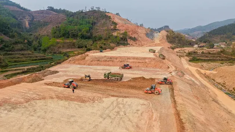 Nỗ lực ngày đêm thi công cao tốc Bắc - Nam