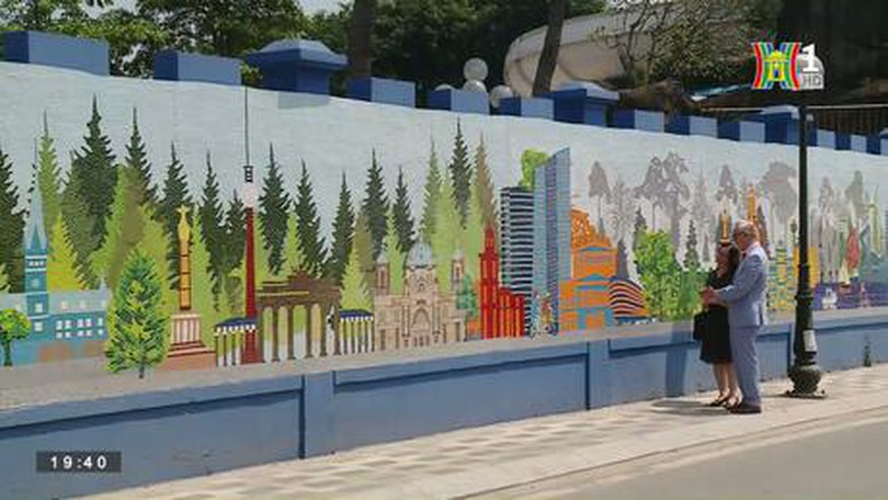 Khánh thành tranh gốm ven hồ Tây