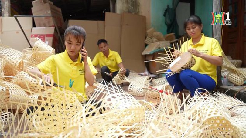 Các làng nghề mây tre đan sản xuất giỏ quà Tết