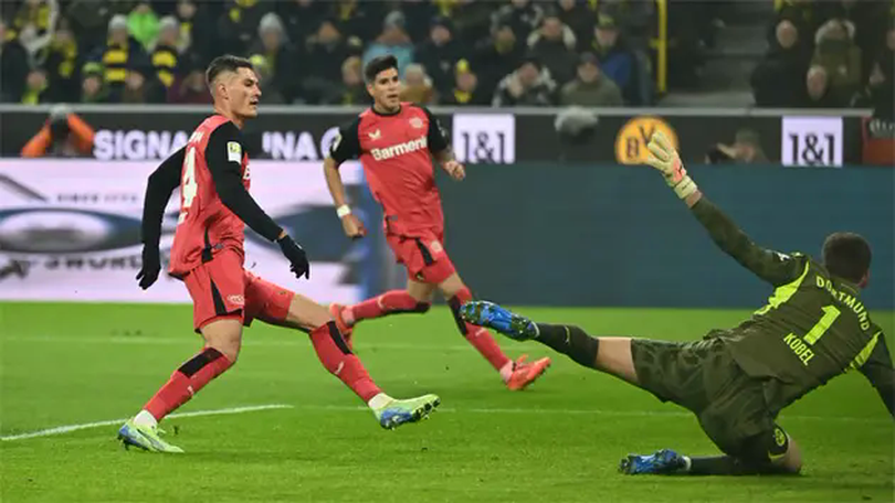 Bayer Leverkusen tiếp tục bám đuổi Bayern Munich