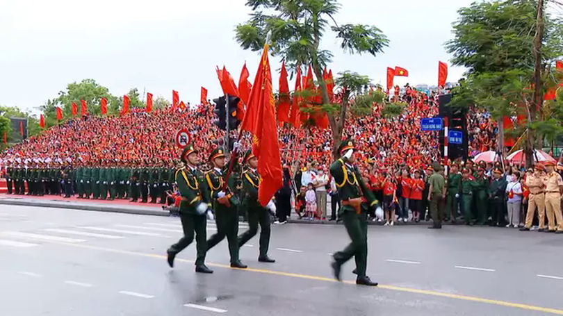 3.000 người diễu hành mừng 70 năm giải phóng Hải Phòng