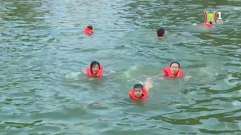 Người cải tạo ao làng thành bể bơi miễn phí | Người tốt quanh ta | 12/06/2024