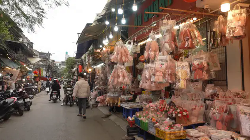 Ngõ nhỏ bán đồ lưu niệm