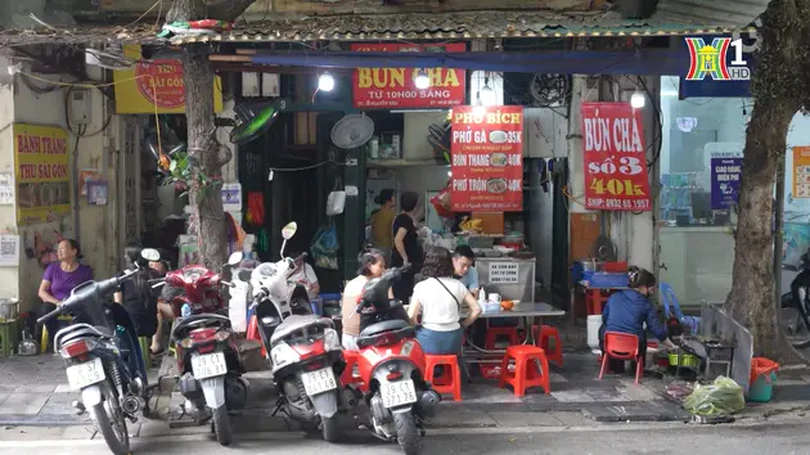 Chia sẻ không gian chung để mưu sinh trên phố cổ