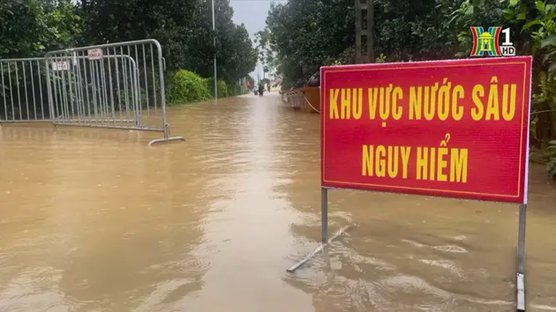 Xã Vân Hà, huyện Phúc Thọ bị cô lập do nước lũ