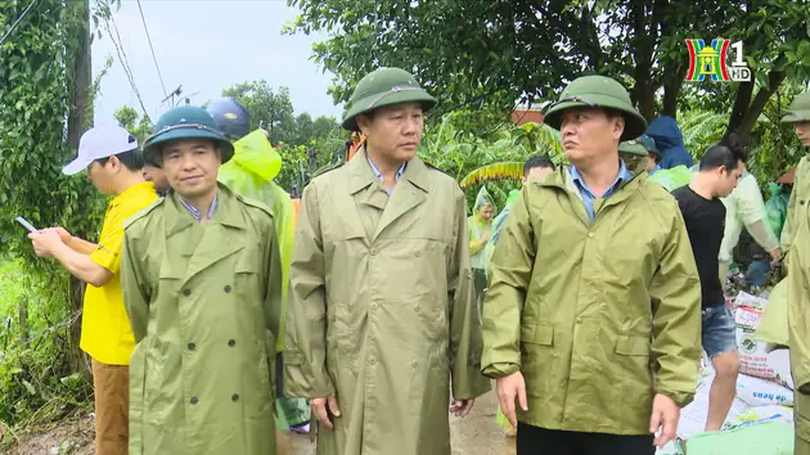 Lãnh đạo Sở Nông nghiệp kiểm tra các điểm đê xung yếu