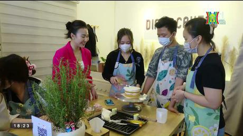 Trải nghiệm tự làm bánh theo sở thích của giới trẻ