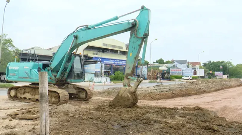 Dự án mở rộng QL6 'trễ hẹn' vì vướng mắc mặt bằng