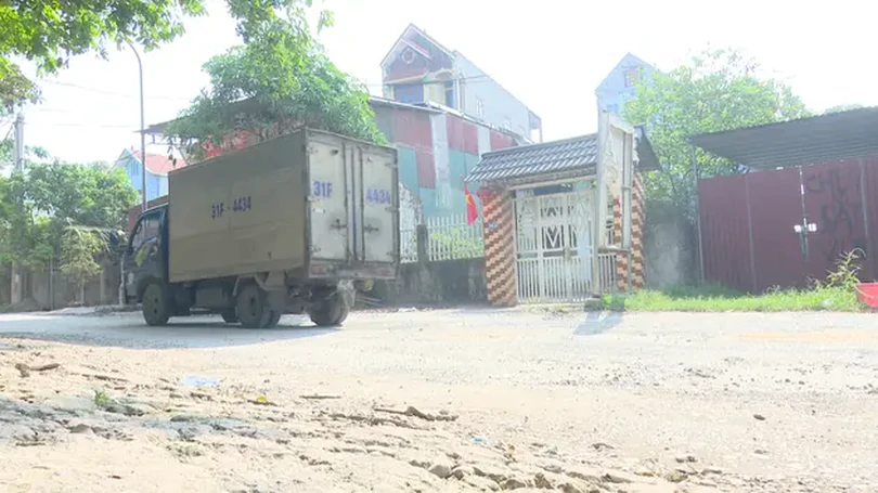 Tỉnh lộ 418 chưa hoàn thiện, gây nguy hiểm cho người dân