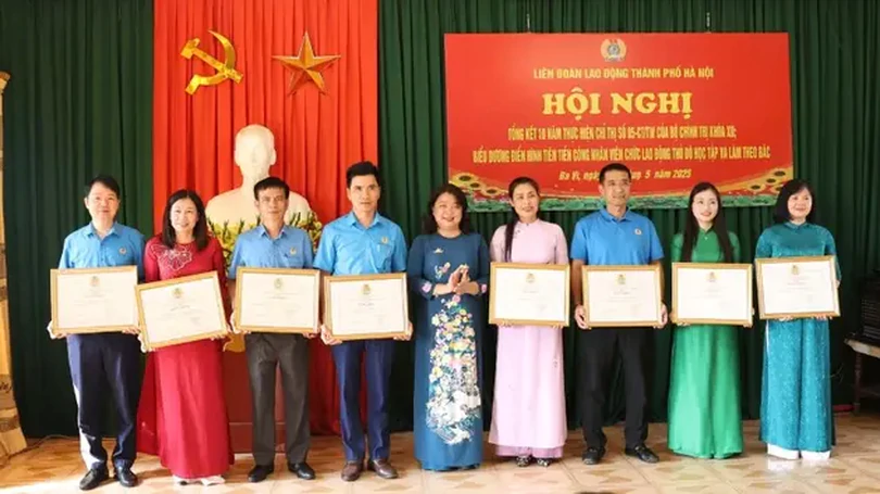 Công nhân lao động Thủ đô học tập và làm theo Bác
