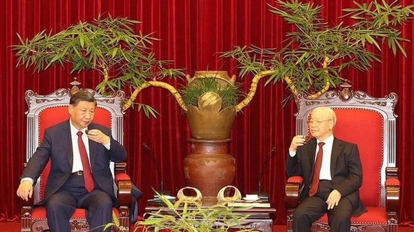 Hai nhà lãnh đạo Việt - Trung thưởng trà