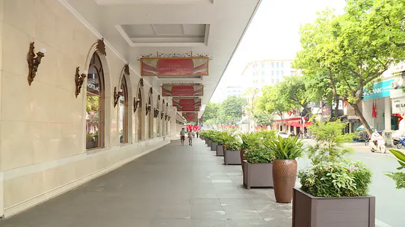 Phố Tràng Tiền sầm uất mà cổ kính