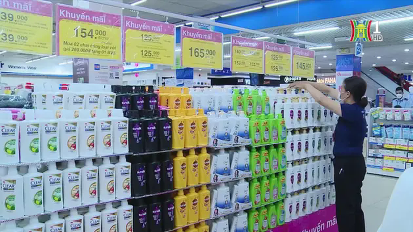 Hàng hóa Tết dồi dào