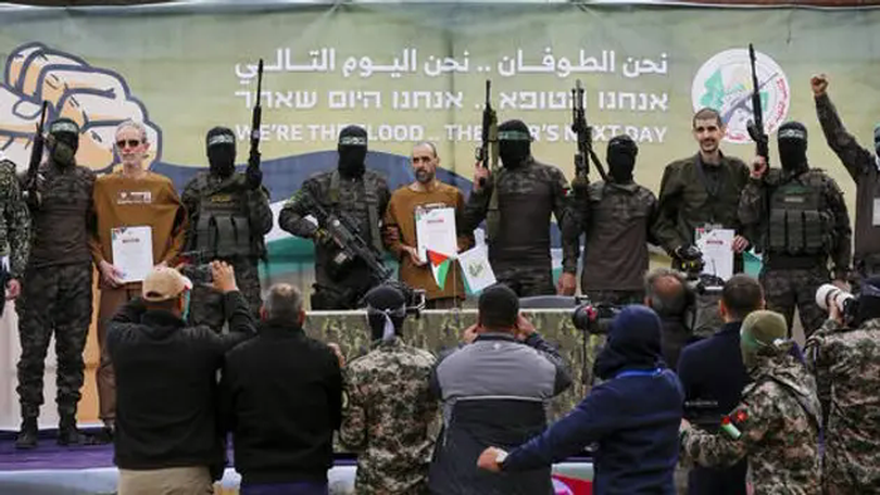 Hamas công bố danh tính ba con tin được trả tự do