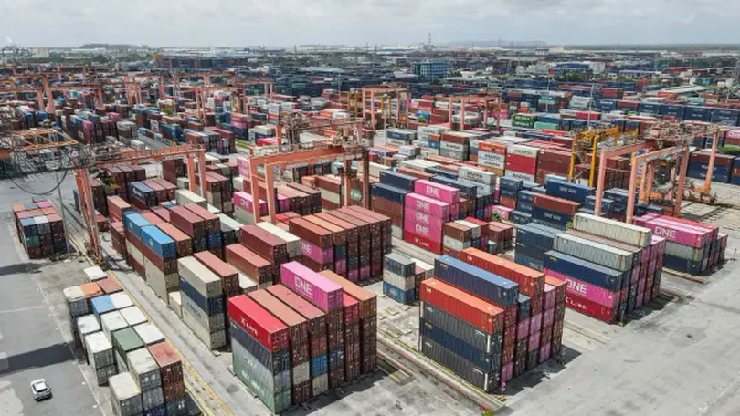 Anh hoãn áp thuế hàng Mỹ giữa căng thẳng thương mại