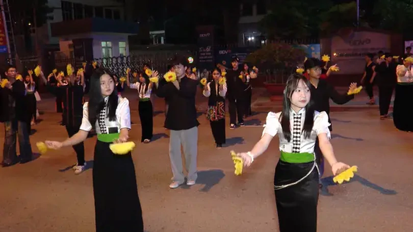 Nhịp cầu kết nối dân tộc ‘Sắc màu Điện Biên’