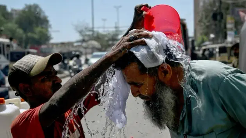 Ấn Độ, Pakistan đối mặt với nắng nóng sớm