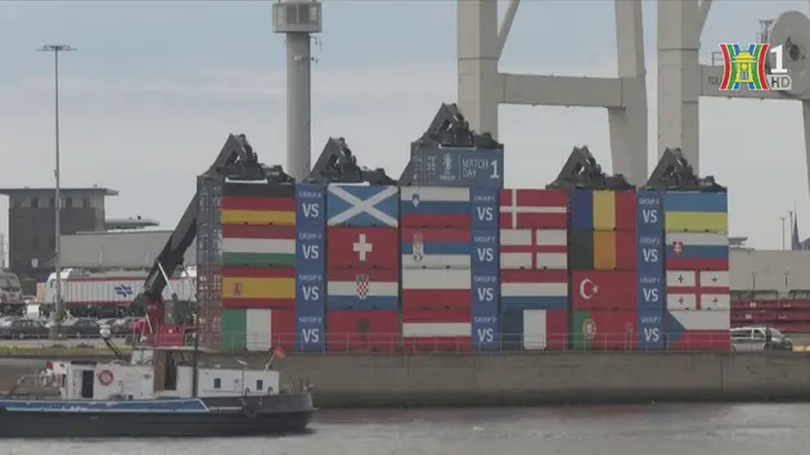 Cảng Hamburg lắp đặt container chào mừng Euro 2024