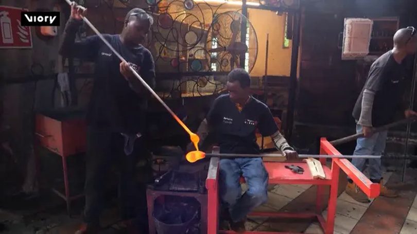 Tái chế rác thải thủy tinh tại Kenya