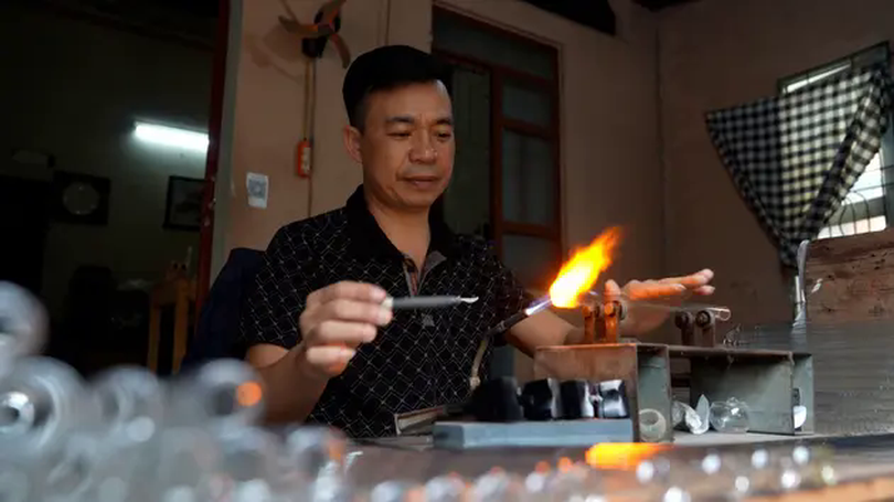 Nhịp sống ở làng thổi thuỷ tinh