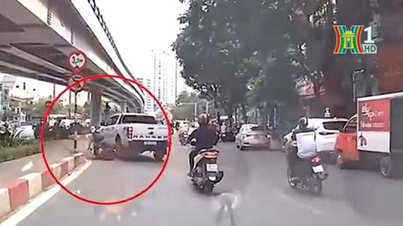 Gây tai nạn vì chuyển hướng không quan sát