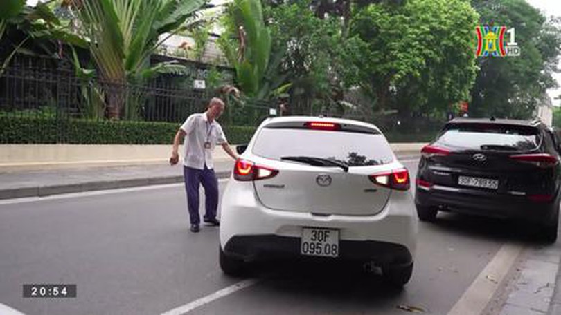 Gửi xe trên phố