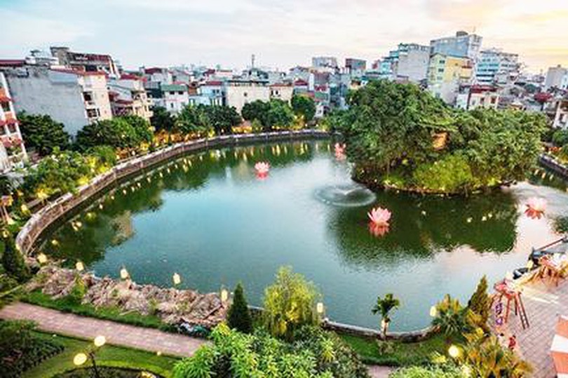 Hồ Văn khoác áo mới